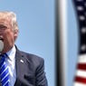 Дональд Трамп "ловит сигналы КГБ" зонтиком